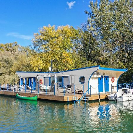 Ocarujuci Houseboat Na Dunaji Bratislava Ngoại thất bức ảnh