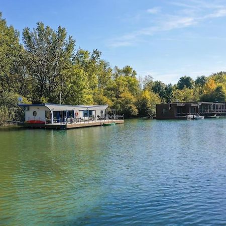 Ocarujuci Houseboat Na Dunaji Bratislava Ngoại thất bức ảnh