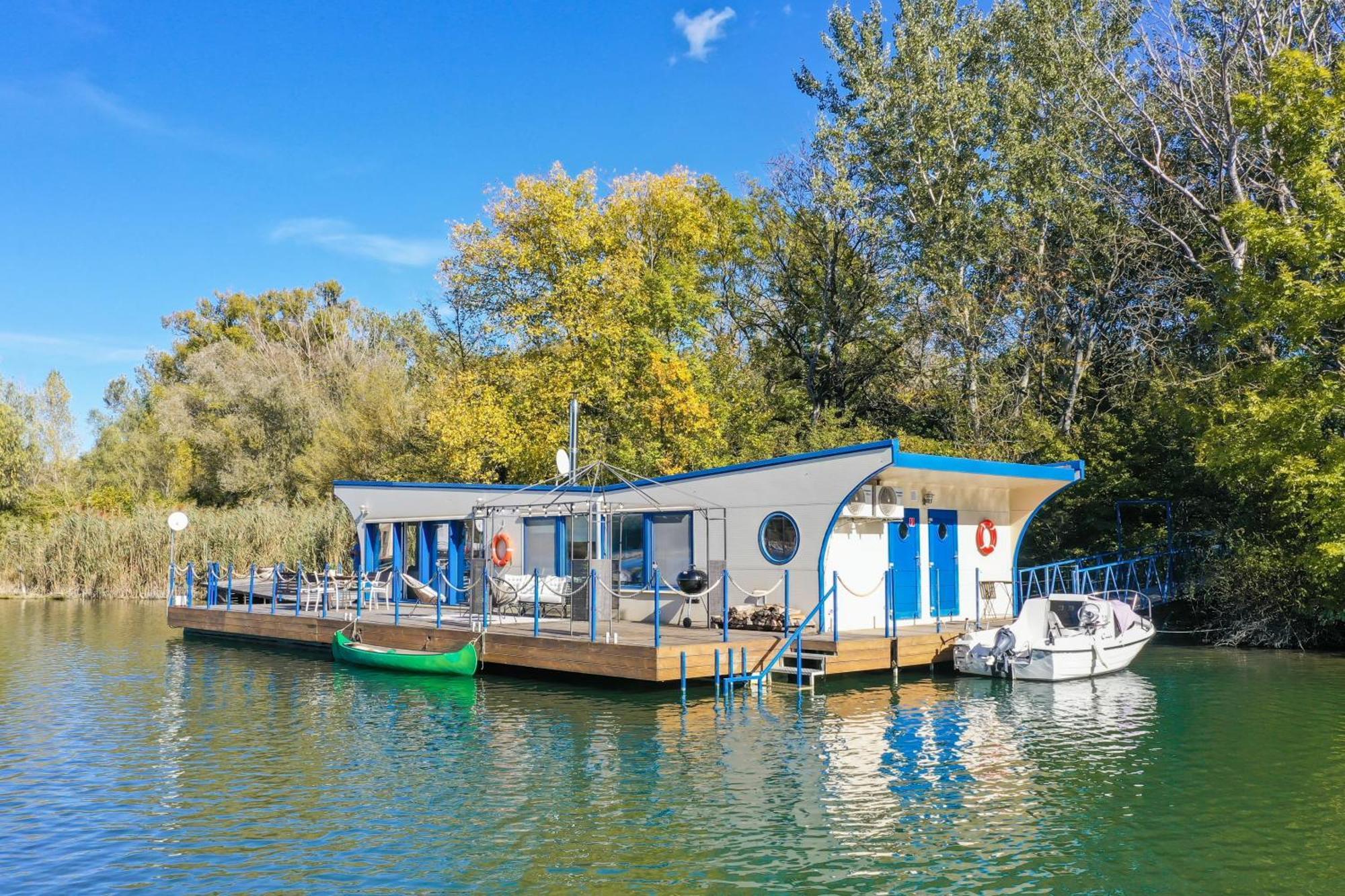 Ocarujuci Houseboat Na Dunaji Bratislava Ngoại thất bức ảnh