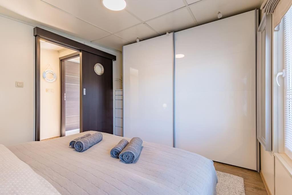 Ocarujuci Houseboat Na Dunaji Bratislava Ngoại thất bức ảnh