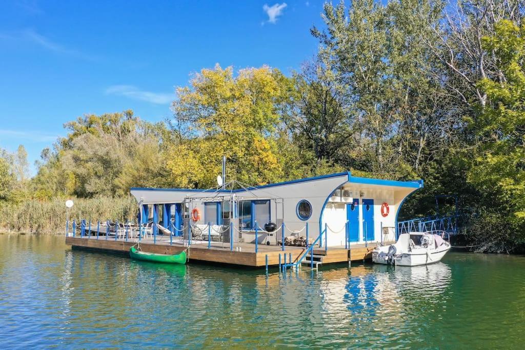 Ocarujuci Houseboat Na Dunaji Bratislava Ngoại thất bức ảnh