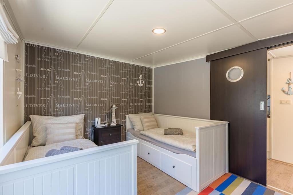 Ocarujuci Houseboat Na Dunaji Bratislava Ngoại thất bức ảnh