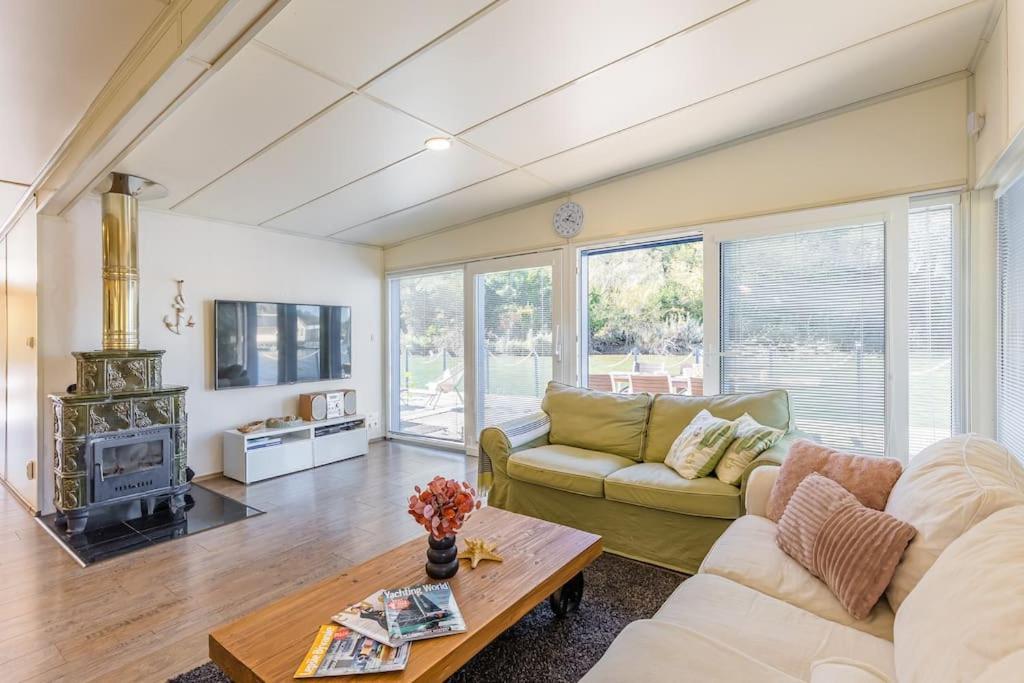 Ocarujuci Houseboat Na Dunaji Bratislava Ngoại thất bức ảnh