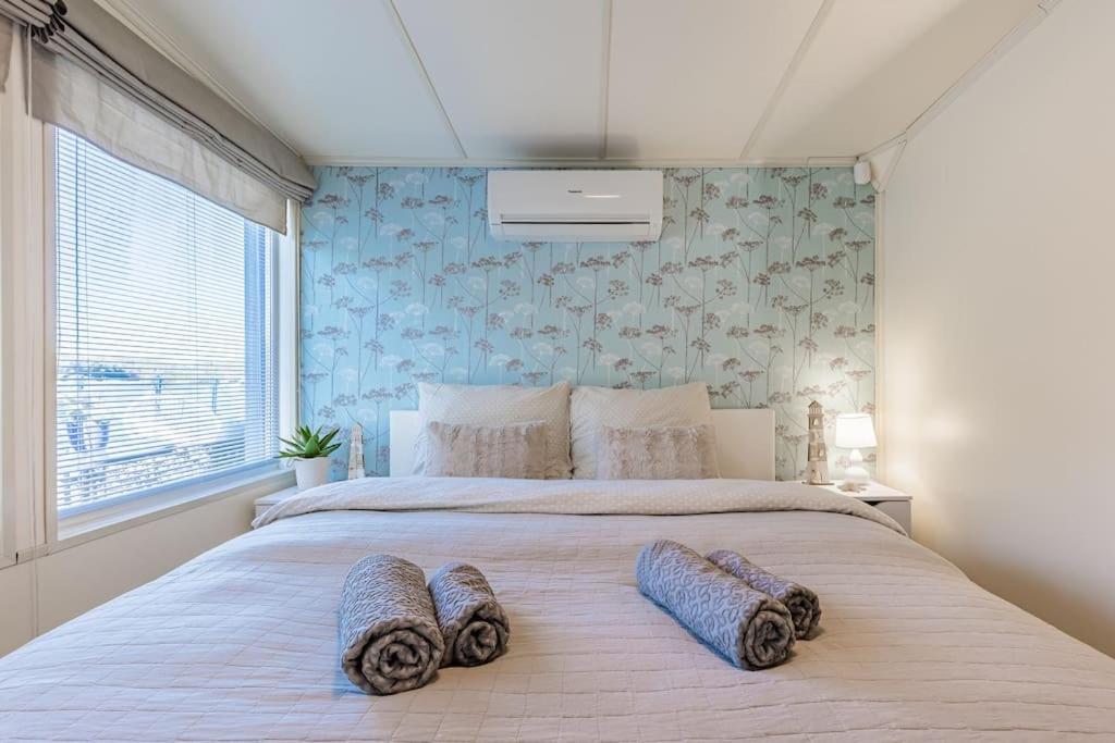 Ocarujuci Houseboat Na Dunaji Bratislava Ngoại thất bức ảnh