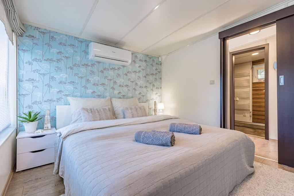 Ocarujuci Houseboat Na Dunaji Bratislava Ngoại thất bức ảnh