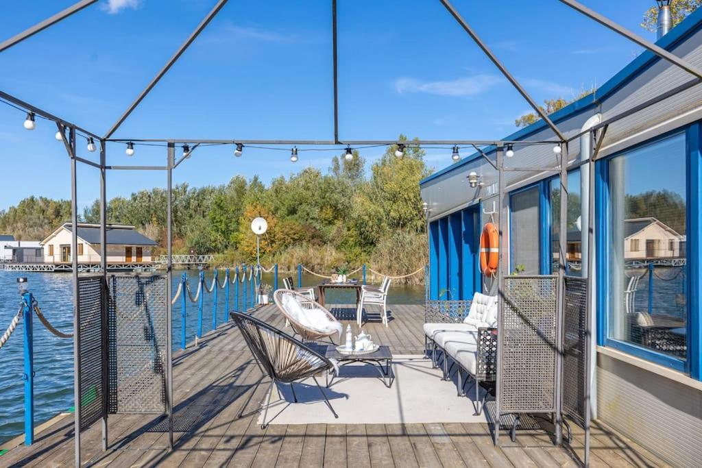 Ocarujuci Houseboat Na Dunaji Bratislava Ngoại thất bức ảnh