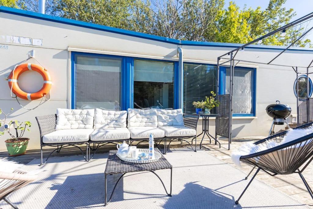 Ocarujuci Houseboat Na Dunaji Bratislava Ngoại thất bức ảnh
