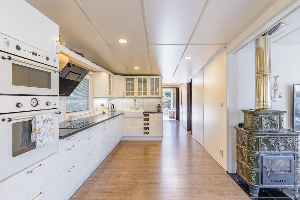 Ocarujuci Houseboat Na Dunaji Bratislava Ngoại thất bức ảnh