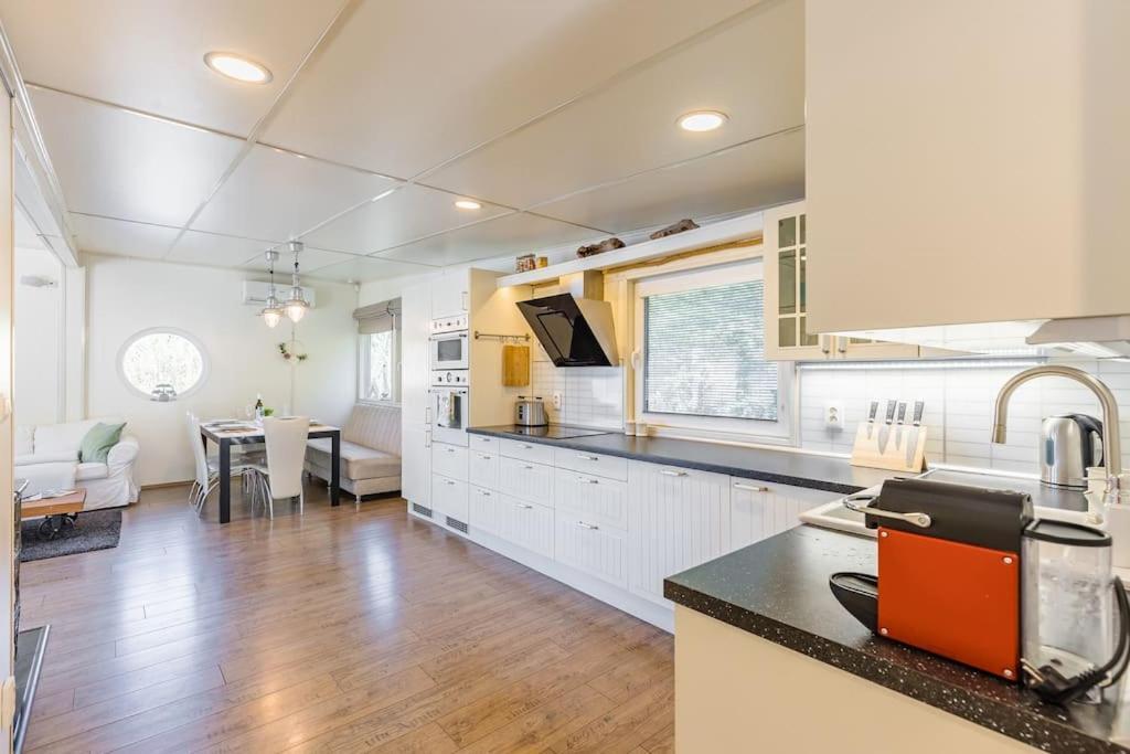 Ocarujuci Houseboat Na Dunaji Bratislava Ngoại thất bức ảnh