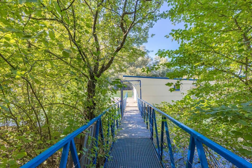 Ocarujuci Houseboat Na Dunaji Bratislava Ngoại thất bức ảnh