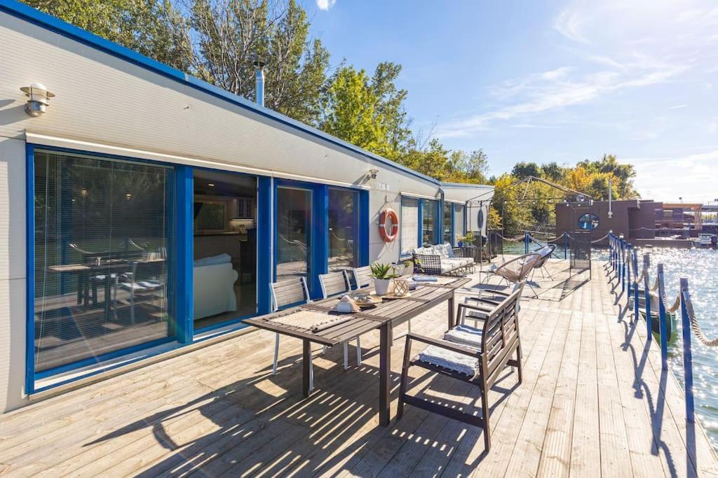 Ocarujuci Houseboat Na Dunaji Bratislava Ngoại thất bức ảnh