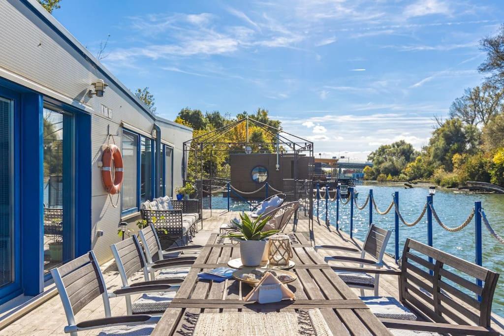 Ocarujuci Houseboat Na Dunaji Bratislava Ngoại thất bức ảnh