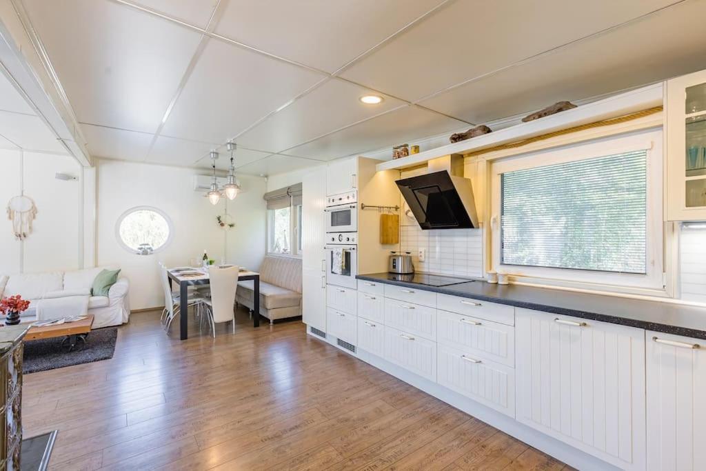 Ocarujuci Houseboat Na Dunaji Bratislava Ngoại thất bức ảnh