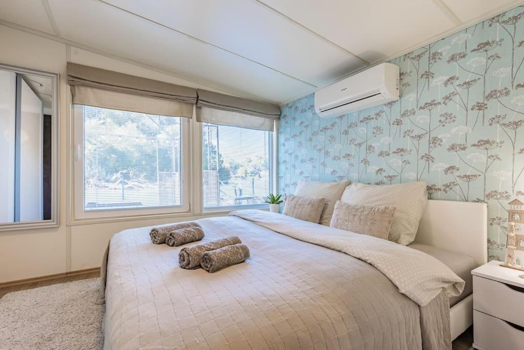 Ocarujuci Houseboat Na Dunaji Bratislava Ngoại thất bức ảnh