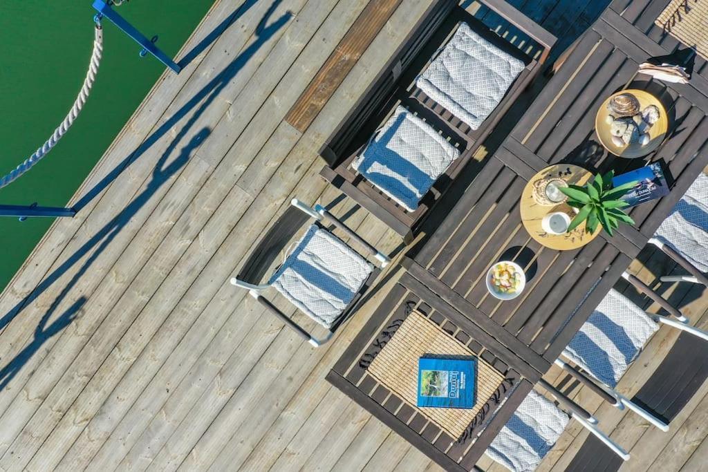 Ocarujuci Houseboat Na Dunaji Bratislava Ngoại thất bức ảnh