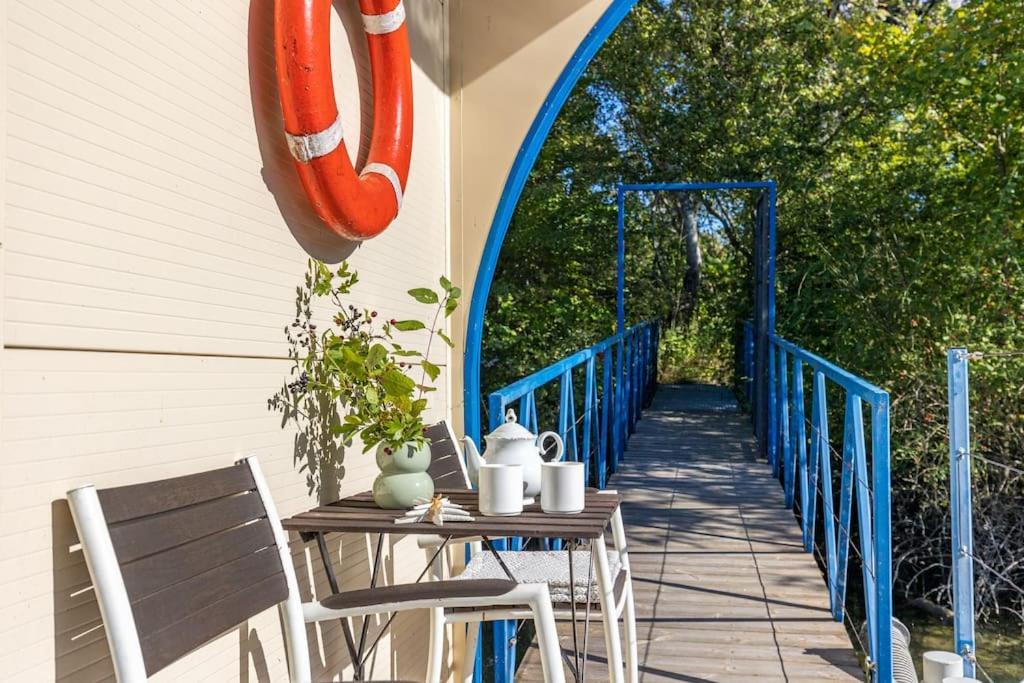 Ocarujuci Houseboat Na Dunaji Bratislava Ngoại thất bức ảnh